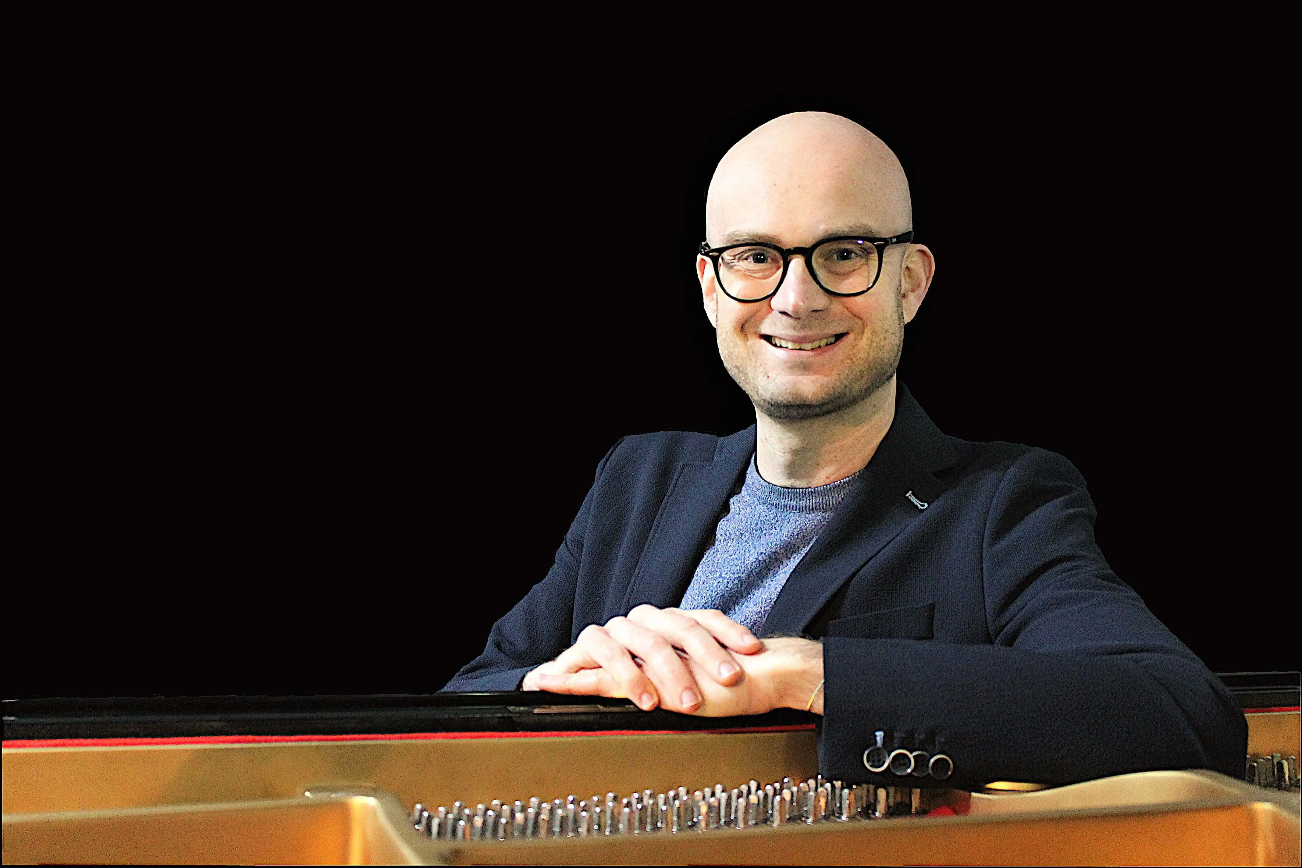 Francesco Menici, pianista musicista compositore - Piano Online - Lezioni di pianoforte online